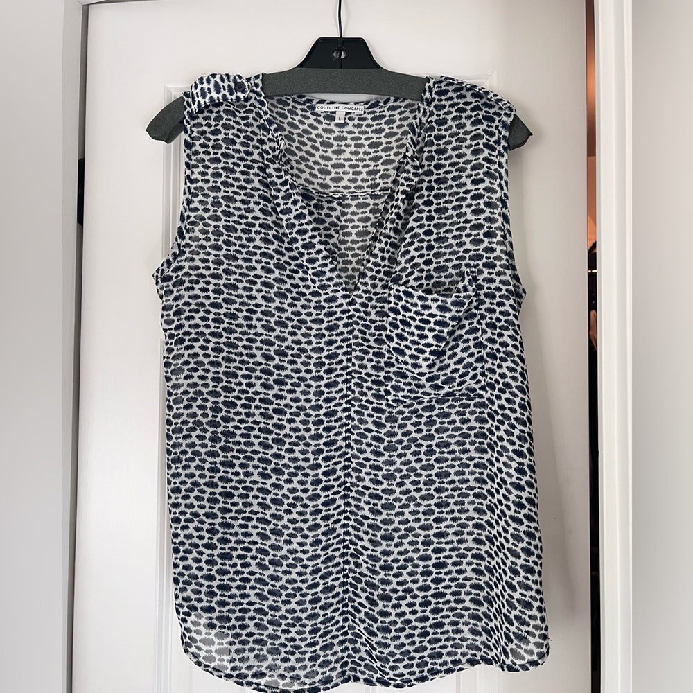 Beautiful lightweight Collective Concepts Sleeveless navy and white top